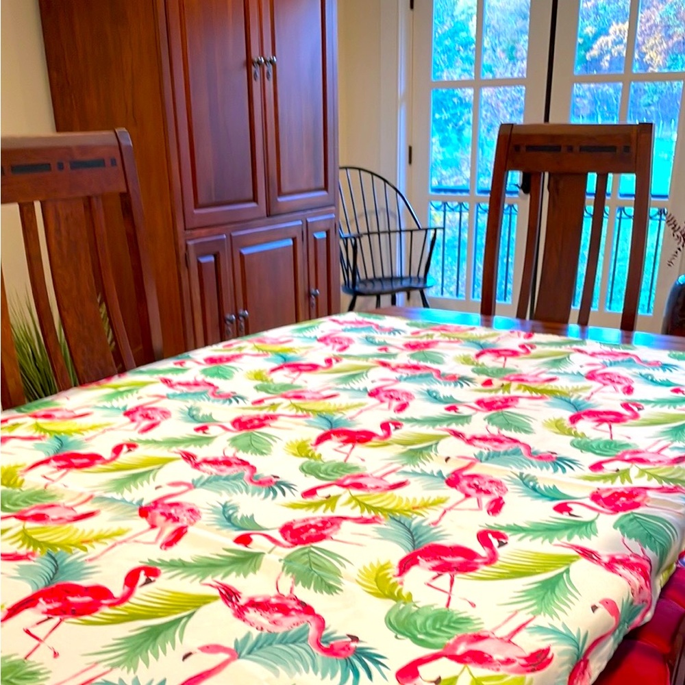 Flamingo polyester tablecloth - perfect for camping in style!